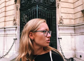 Denise Bretz Denise Bretz, Lektora