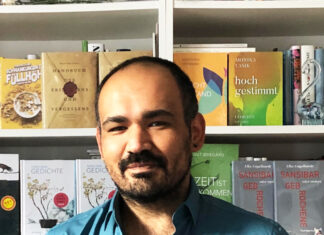 Hilfe für die Ukraine: Dinçer Güçyeter rührt mit seinem ELIF Verlag die Spendentrommel. Dinçer Güçyeter, Lyriker und Verleger, ELIF Verlag