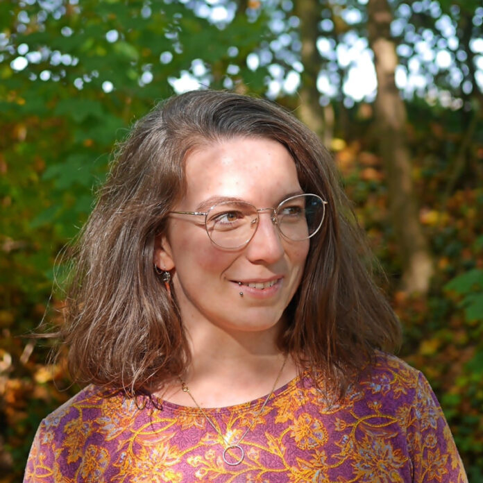 Julia Gilfert, Autorin