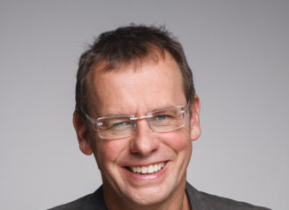 Nicht nur die Glitzerbande jubelt: Rüdiger Bertram ist Lesekünstler des Jahres 2022. Rüdiger Bertram, Kinder- und Jugendbuchautor. (Foto: Philipp Ramakers)