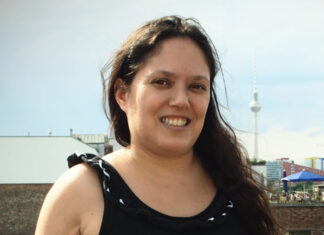 WTF Berlin: Warum die „schlechteste Hausfrau der Welt“ mit der deutschen Hauptstadt fremdelt (und sie trotzdem liebt, irgendwie). Jacinta Nandi, Autorin. (Foto: FluxFM)