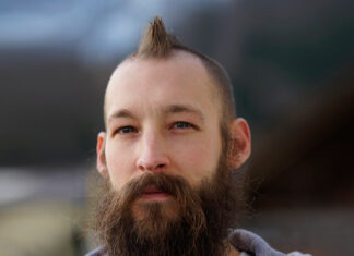 Mit Mut auf dem Weg nach Korea: Ein Fussel tanzt auf dem internationalen Parkett. Thomas Peters, Morisken Verlag