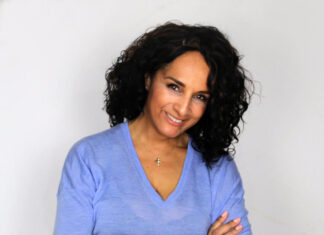 Sagen Sie mal, Manuela Thoma-Adofo: Sind Frauen über 50 ganz schön alt? Manuela Thoma-Adofo, Autorin. (Foto: Noemi Thoma)