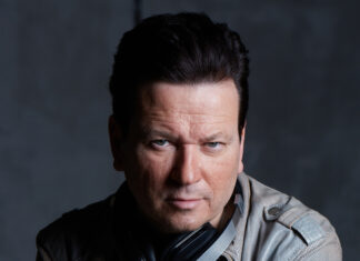 Von Walkman, Dauerwelle und Karottenhose: Ex-DJ und Autor Oliver Bartkowski entführt in die kultigen 1980er. Oliver Bartkowski, Autor. (Foto: Dieter Hüsten)