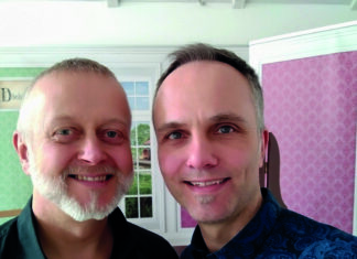 Lesenächte im DichtFest-Garten: Frank Friedrichs und Matthias Teut öffnen ihr Idyll im Grünen. Matthias Teut (links) und Frank Friedrichs, DichtFest-Verleger und Autoren.