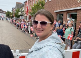 Ganz schön royal: Warum Königin Margrethe II. eine Rolle im nächsten Buch von Steffi Bieber-Geske erhält. Steffi Bieber-Geske, Autorin und Verlegerin, beim Empfang von Königin Margrethe II. von Dänemark.