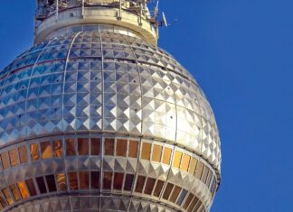 Lesefieber in der Hauptstadt: Buch Berlin lockt an die Spree. Berlin ruft. (Foto: couleur/pixabay)