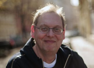 Ab auf die Solo-Bühne: Lektora-Verlagschef Karsten Strack will „ausschweifend unterbrechen“. Karsten Strack, Verlagsleiter Lektora.