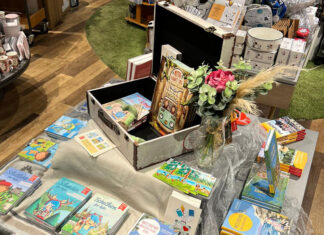 Ein Koffer voller Bücher: So rücken unabhängige Verlage aus Berlin und Brandenburg in den Fokus. Bücherkoffer-Aktion der Buch Berlin