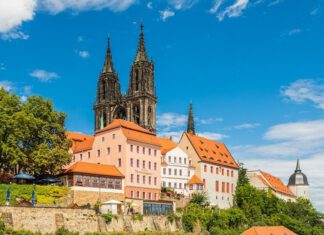 Freier Eintritt unter freiem Himmel: Drei Tage volles Programm beim Literaturfest Meißen. Im Schatten der Albrechtsburg dreht sich beim Literaturfest Meißen alles um Bücher und Autoren.
