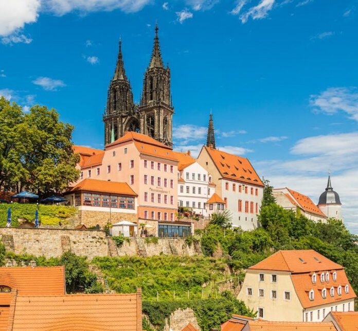 Im Schatten der Albrechtsburg dreht sich beim Literaturfest Meißen alles um Bücher und Autoren.