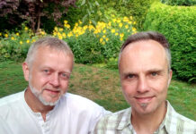 An zwei Sommer-Abenden: DichtFest öffnet Garten für Buchfans. Verleger im Garten: Matthias Teut (links) und Frank Friedrichs von DichtFest.