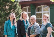 Von der Neiße an die Spree: Warum die Gründerin den Neissuferverlag verlässt. Da waren sie noch zu viert: Natascha Sturm (links) hat den Neissuferverlag verlassen. Jana Thiem, Sylke Hörhold und Kristin Brückner (v.l.n.r.) machen gemeinsam weiter. Foto: Tine Jurtz