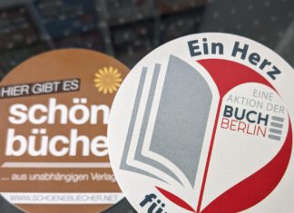 Ein riesiges Herz für Bücher: Foto-Rekord lockt auf die BuchBerlin. Ein Herz für Bücher: Gemeinsame Aktion von BuchBerlin und dem Schöne-Bücher-Verlagsnetzwerk