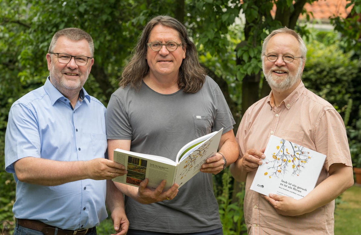 Die Macher von "laub ist ein geruch": Willi Rolfes, Marco Sagurna und Verleger Martin Breutmann (v.l.n.r.)