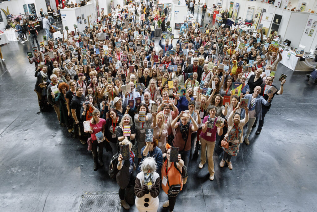 Ein Herz für Bücher: Fotoaktion der BuchBerlin und des Schöne-Bücher-Netzwerkes