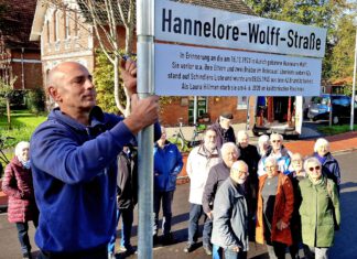Sie stand auf Schindlers Liste: Aurich ehrt Holocaust-Überlebende Hannelore Wolff zum 100. mit einer Straße. In Aurich in Ostfriesland ist die Hannelore-Wolff-Straße eingeweihnt worden. (Foto: Günther Lübbers/Eckhaus Verlag)