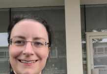 Keine Panik auf der Titanic: Warum Verlegerin Sandra Thoms künftig Eisberge umschippert. Sandra Thoms, Verlegerin und Neu-Buchhändlerin.