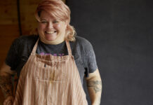 Süßer Klassiker (nicht nur) für die Feiertage: „The Taste“-Finalistin Nina Meyer verrät ihr Rezept für „Charlotte Royal“. Spitzenduo: Köchin Nina Meyer und ihre "Charlotte Royal". (Foto: Oliver Götz)