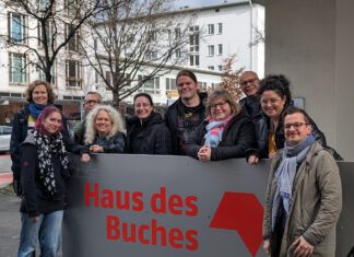 Besser vernetzt: Verlage suchen im „Haus des Buches“ nach Ideen für die Branche. Netzwerktreffen in Frankfurt/Main: Verlegerrunde im Haus des Buches.