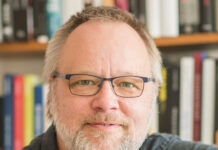 Endspurt beim großen Wettbewerb: Jury sichtet tausende Kandidaten für die fotoforum Awards 2024. Martin Breutmann, Verleger, Edition Bildperlen, fotoforum Verlag