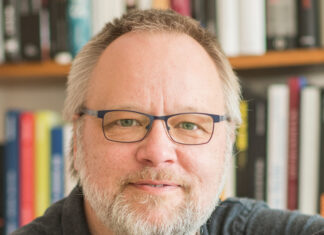 Endspurt beim großen Wettbewerb: Jury sichtet tausende Kandidaten für die fotoforum Awards 2024. Martin Breutmann, Verleger, Edition Bildperlen, fotoforum Verlag