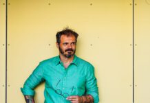 Vom Malermeister zum Starautor: Frank Goldammer geht mit „Vergissmeinnicht“ zurück zu seinen Dresdner Wurzeln. Frank Goldammer, Autor. Foto: Dirk Meutzner