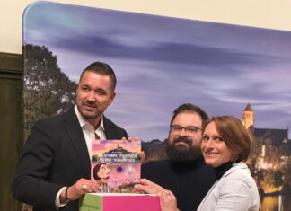 Wie im Märchen: Weltmeister bringt stumme Prinzessin aus dem Chemnitzer Schlossteich aufs Eis. Die Gewinnerautoren des Chemnitzer Märchenbuchs: René B. Werner, Marcus Lehmann und Sandra Heymann (v.l.).