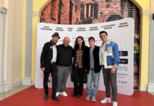 Großes Kino: Warum der Knabe Verlag Weimar auf die Leinwand kommt. Premiere von "Lost Pages of War" mit (v. l. n. r.) Steffen Knabe (Verleger), Maik Gießler (Regisseur & Drehbuchautor), Maria Sommer (Darstellerin der Anna Schäfer), Karl Knabe und Marc Weinmann (Darsteller des Jimmy)